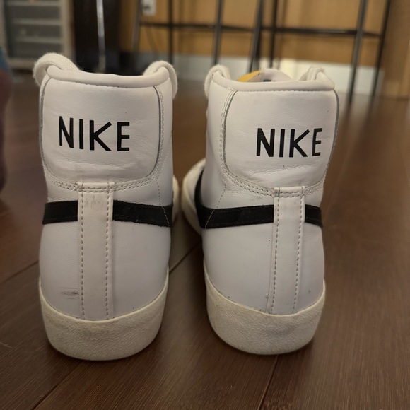 Nike Men’s Blazer Mid ‘77 Vintage High Top Sneakers - Picture 3 of 5